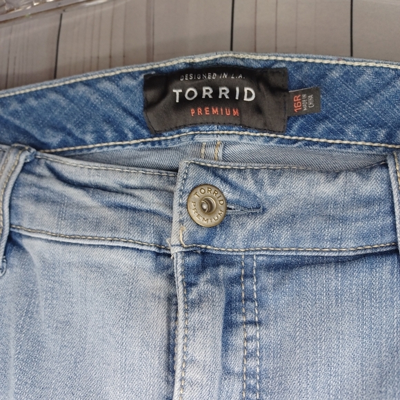 Torrid High Rise Curvy Faded Blue Women's Jeans - Picture 7 of 13